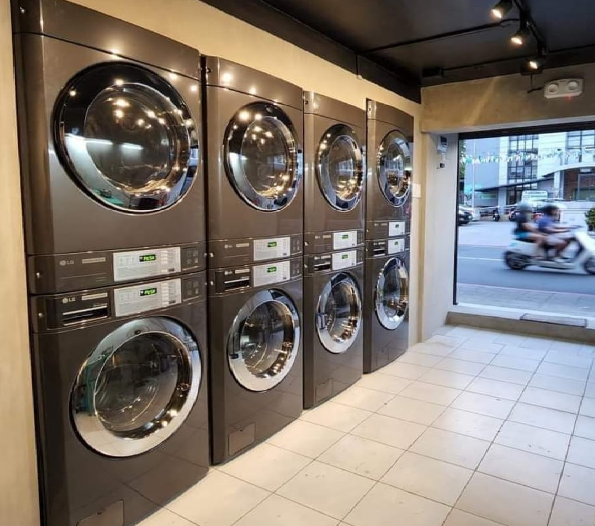 chi phí đầu tư giặt sấy tự động LG